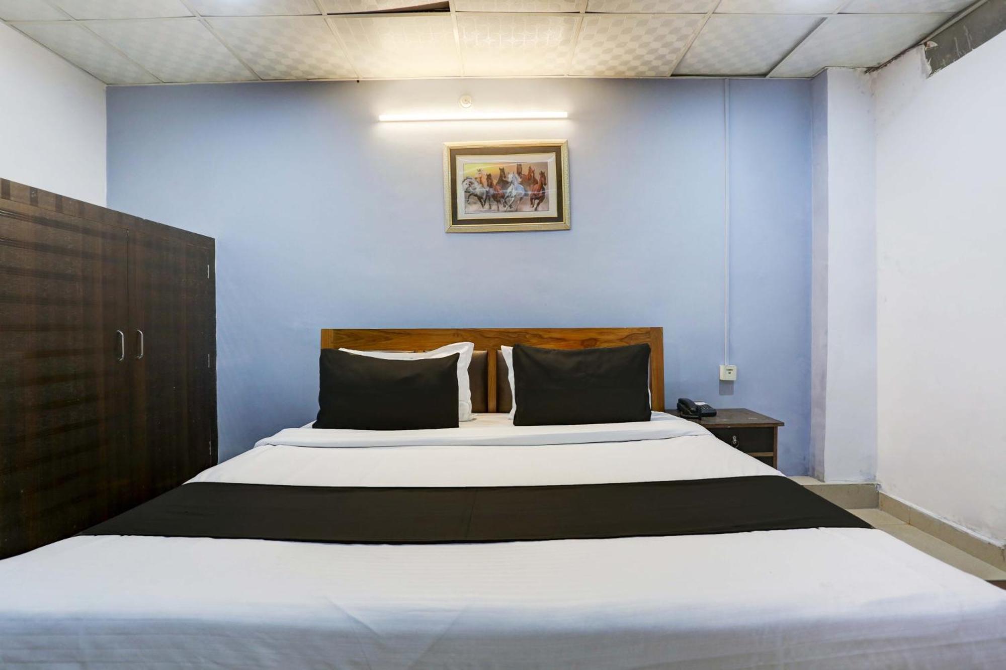 Collection O Hotel Moon Light Lucknow Extérieur photo