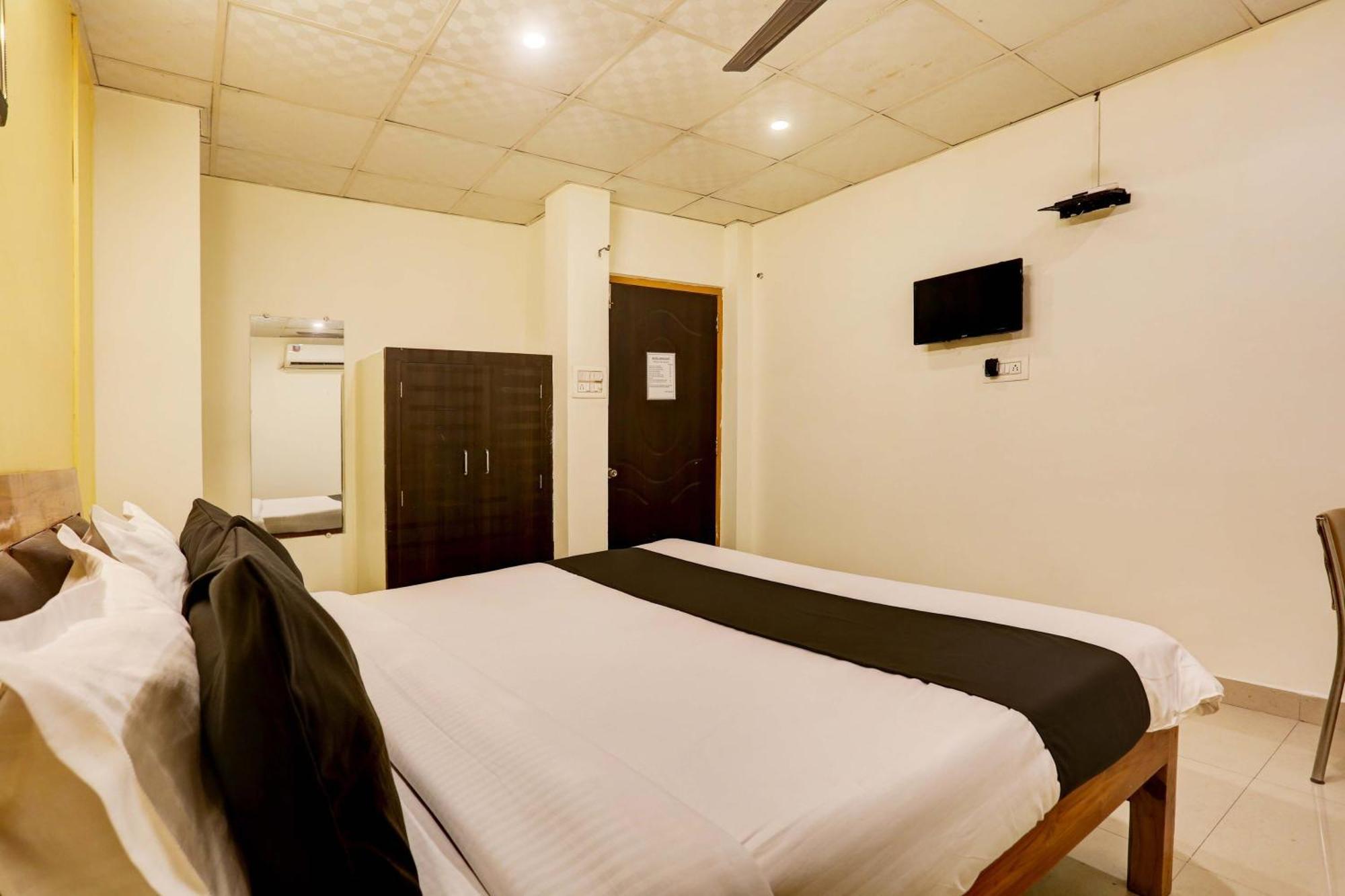 Collection O Hotel Moon Light Lucknow Extérieur photo