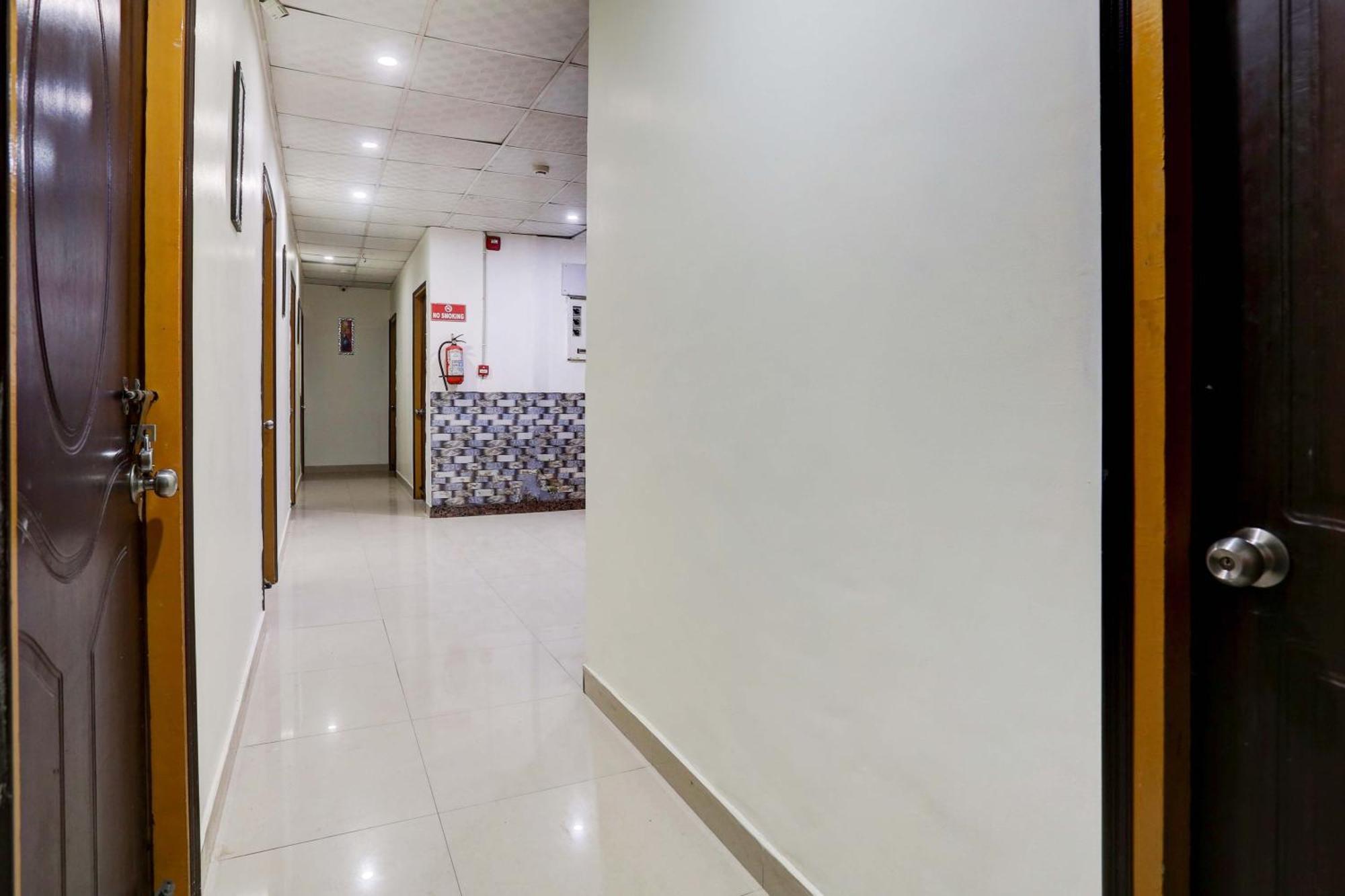 Collection O Hotel Moon Light Lucknow Extérieur photo