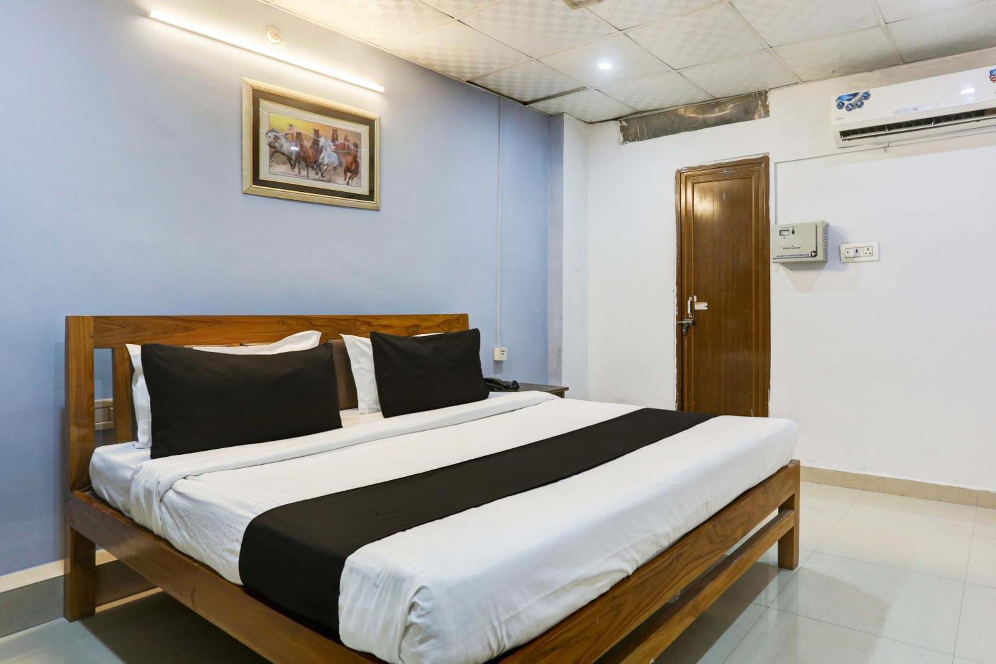 Collection O Hotel Moon Light Lucknow Extérieur photo