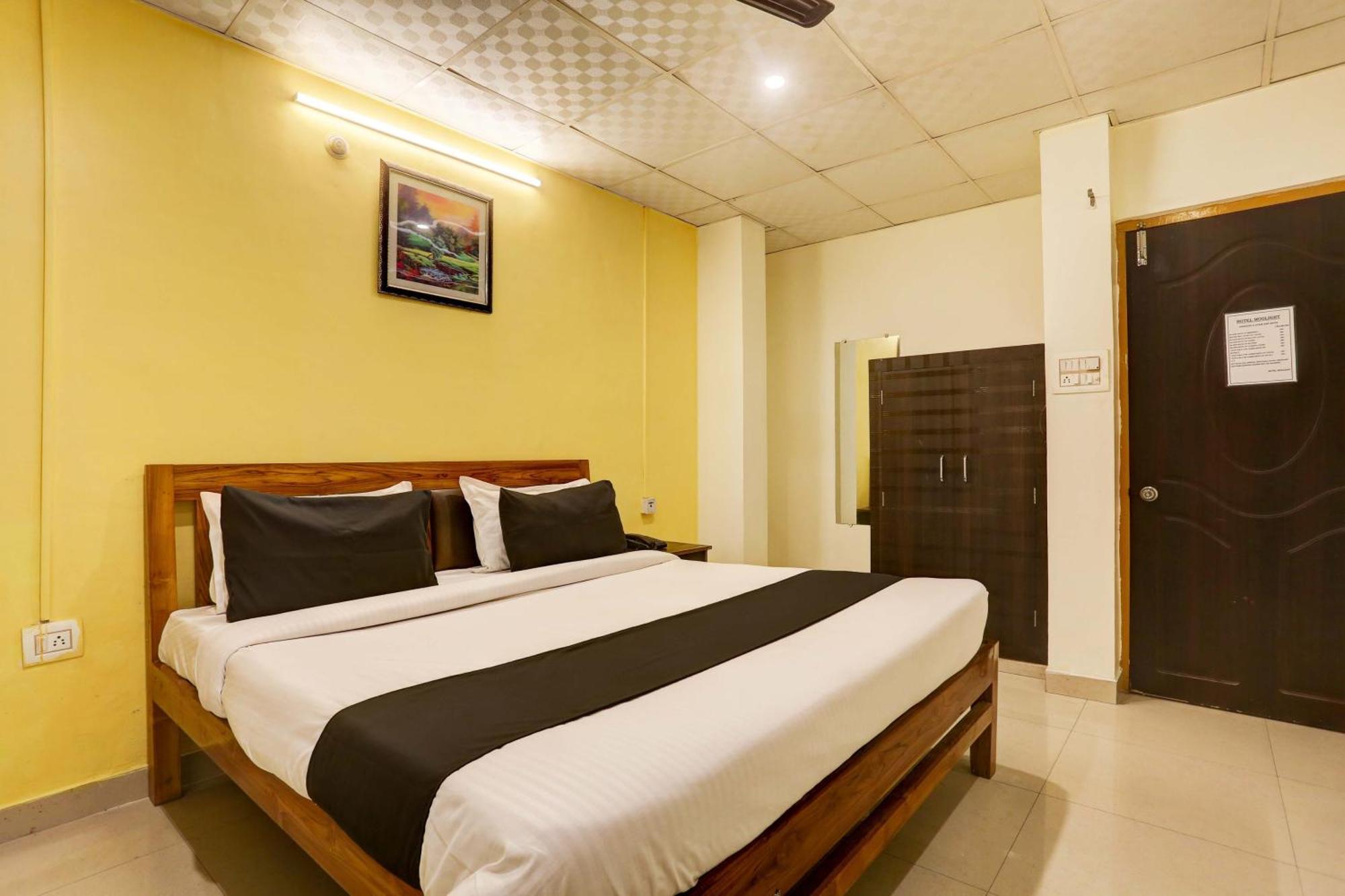 Collection O Hotel Moon Light Lucknow Extérieur photo