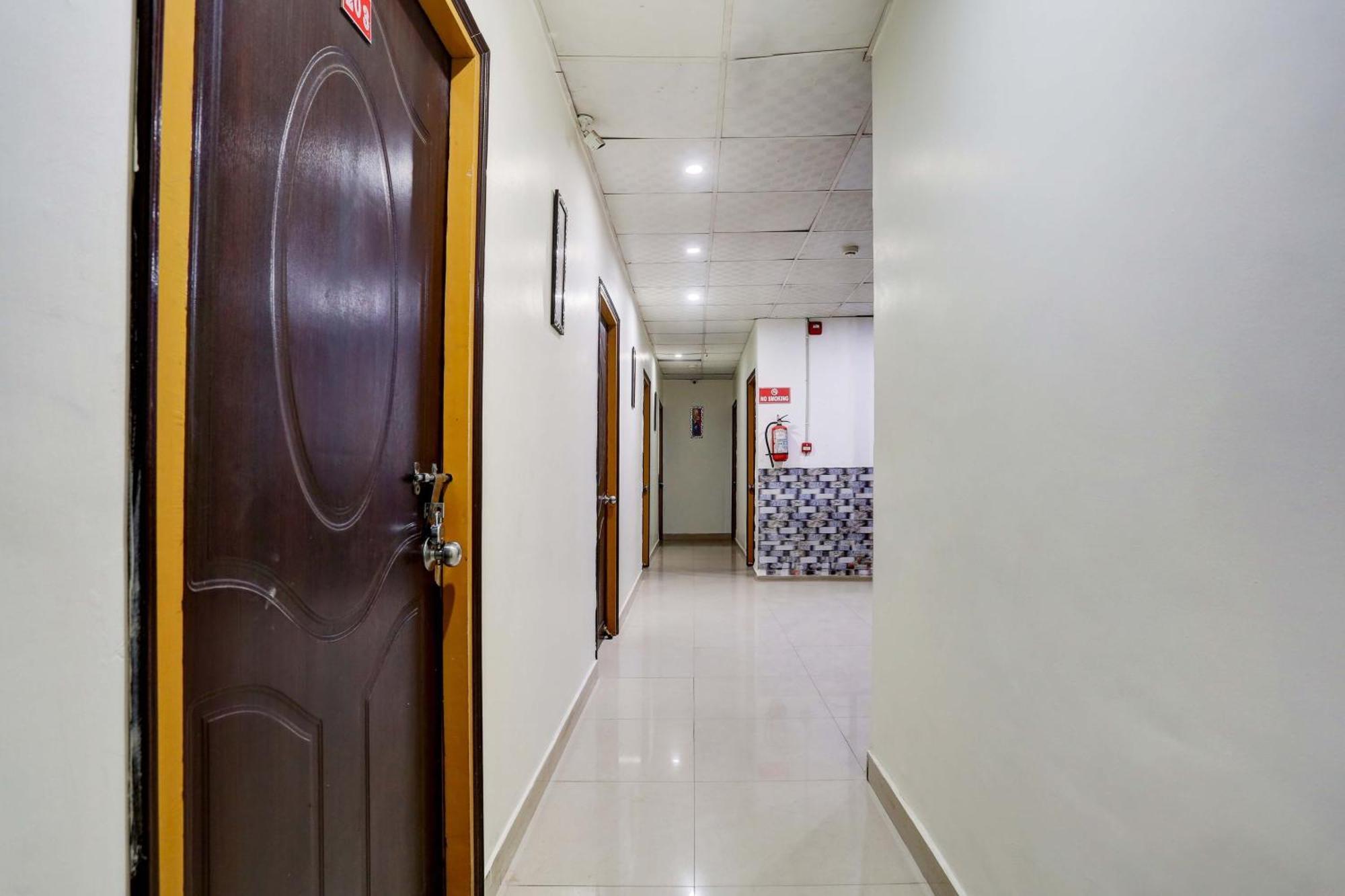 Collection O Hotel Moon Light Lucknow Extérieur photo