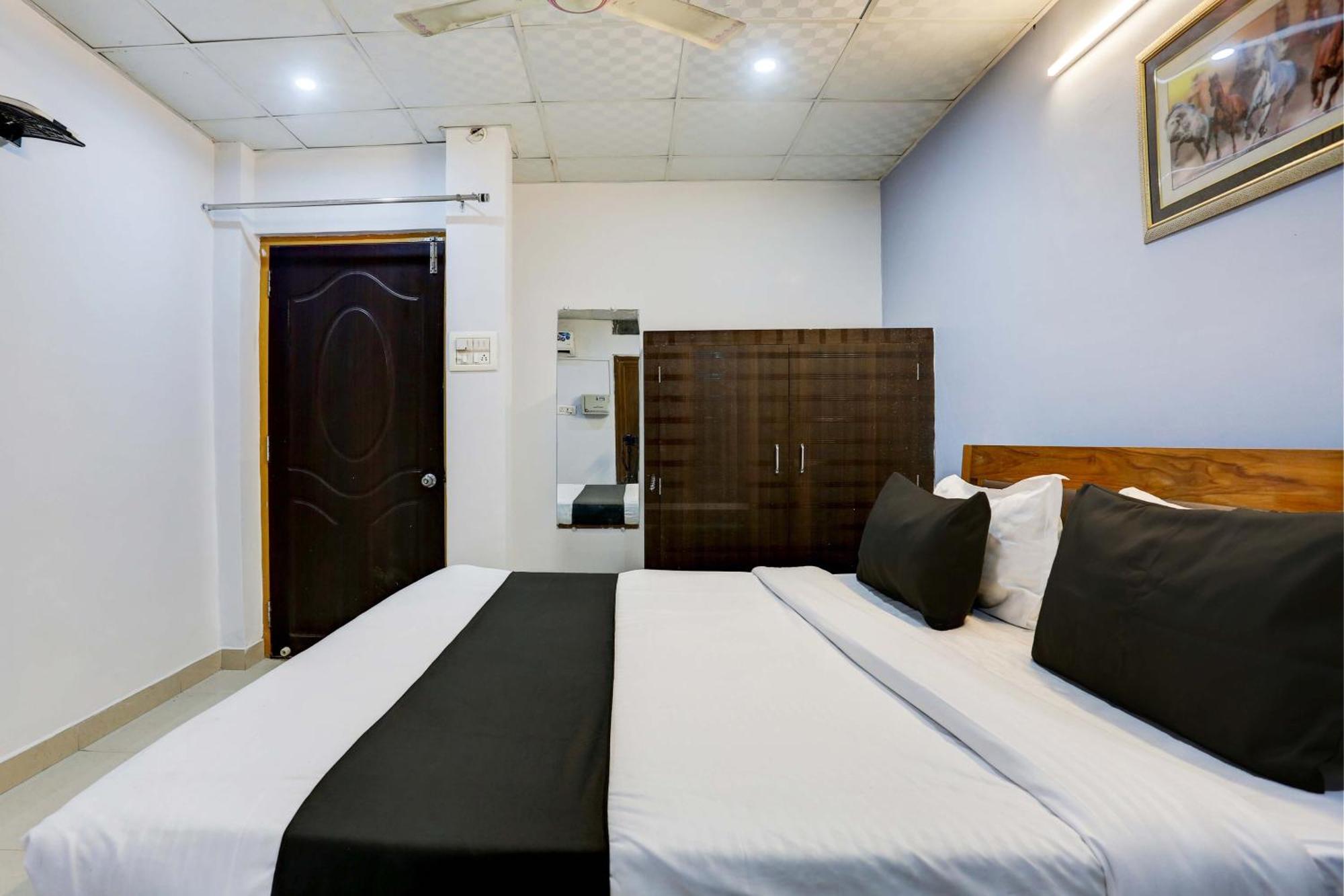 Collection O Hotel Moon Light Lucknow Extérieur photo