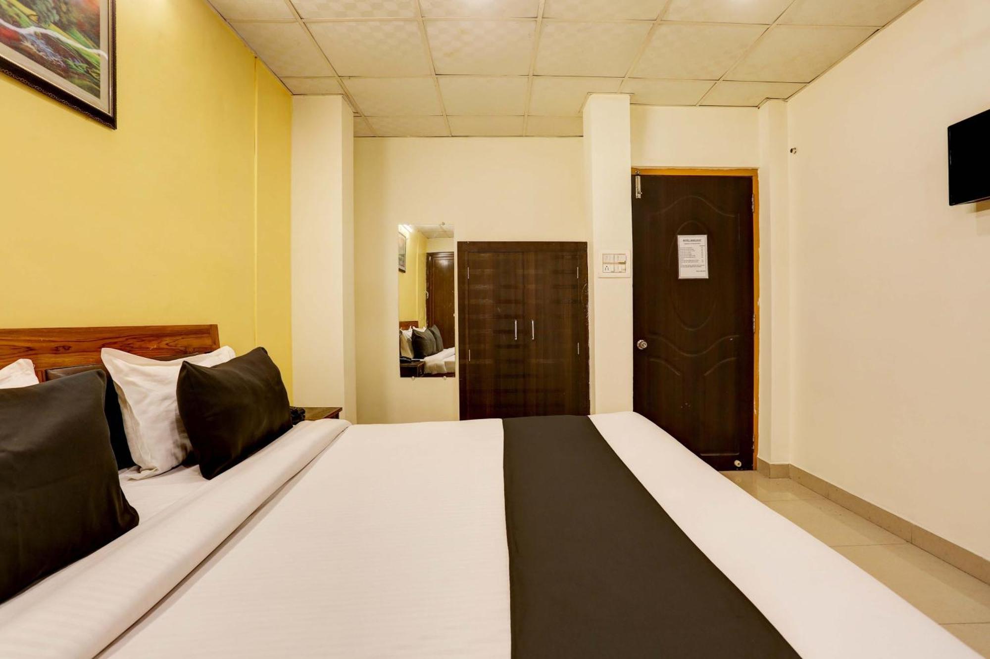 Collection O Hotel Moon Light Lucknow Extérieur photo