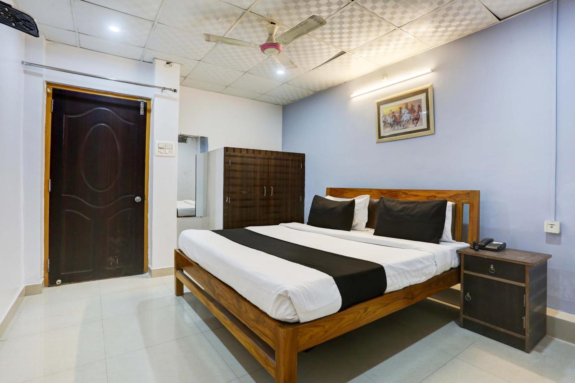 Collection O Hotel Moon Light Lucknow Extérieur photo